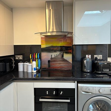 Newly Build 2Br Property With Free Parking High Wycombe Buitenkant foto
