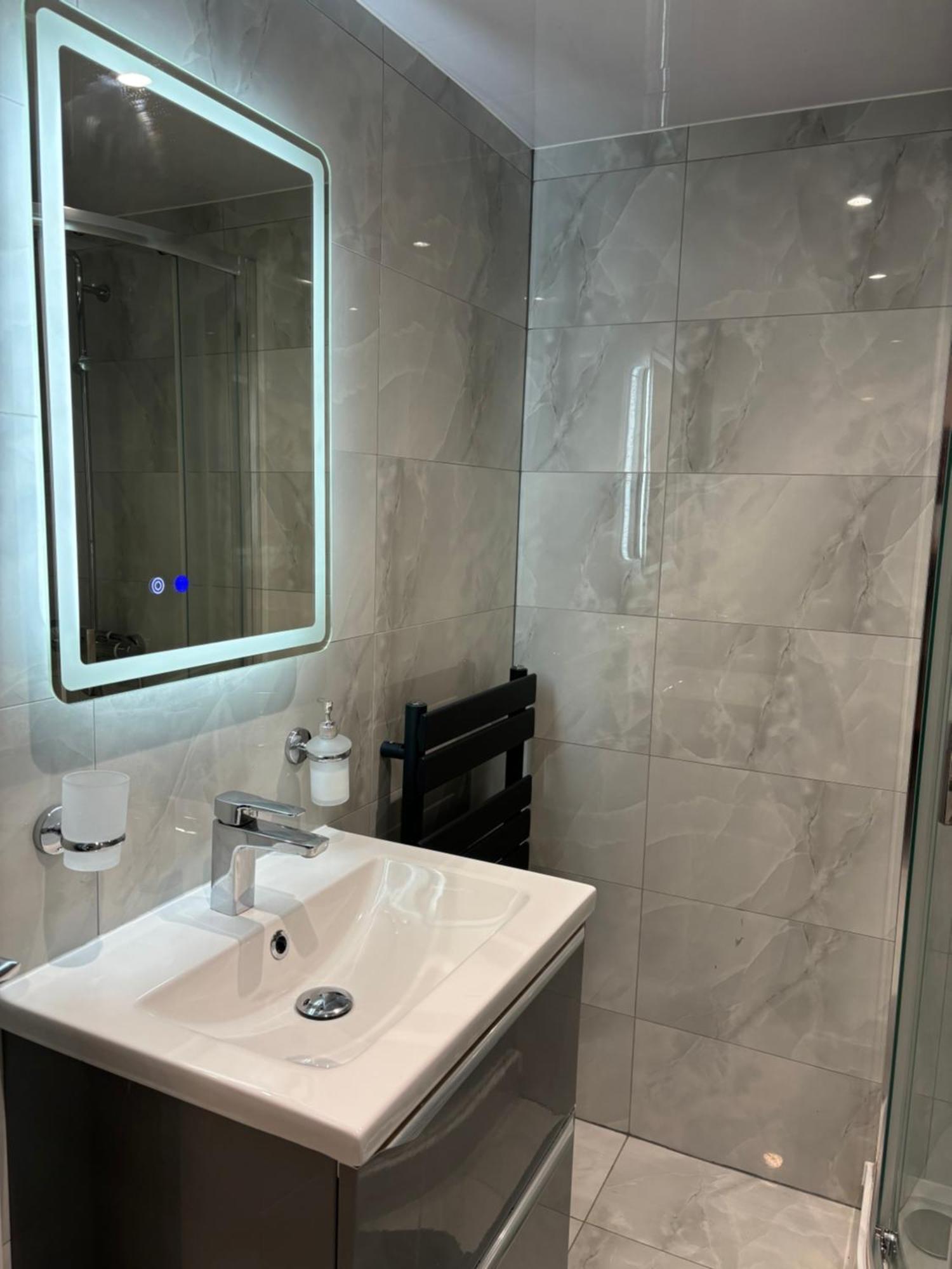 Newly Build 2Br Property With Free Parking High Wycombe Buitenkant foto