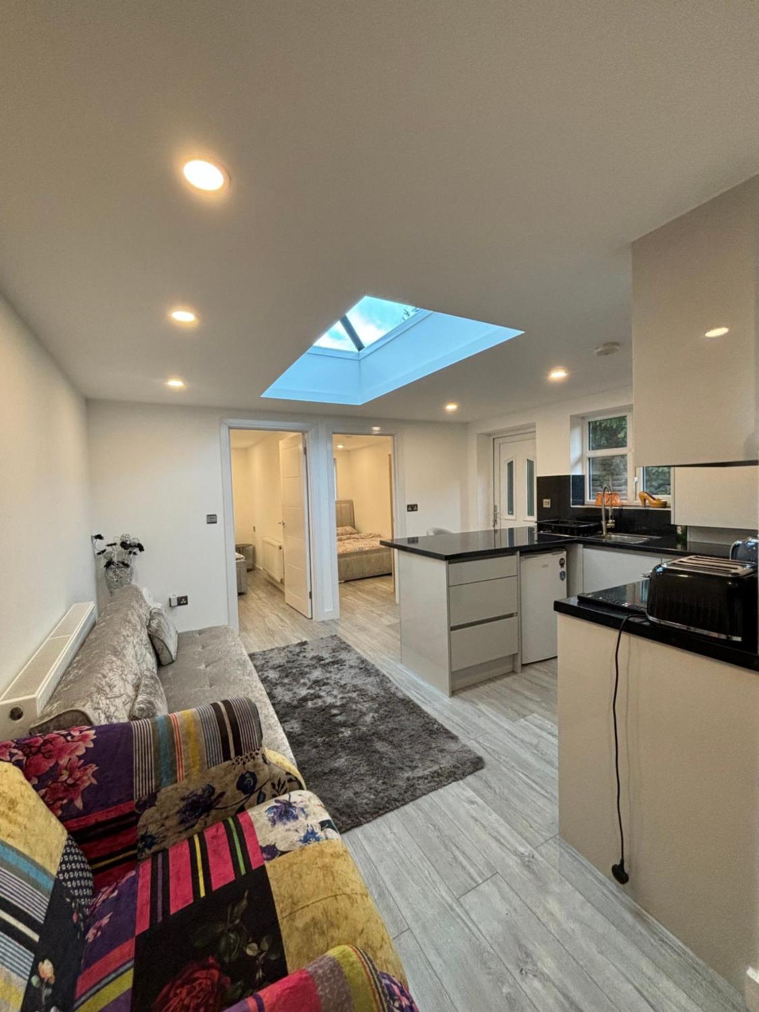 Newly Build 2Br Property With Free Parking High Wycombe Buitenkant foto