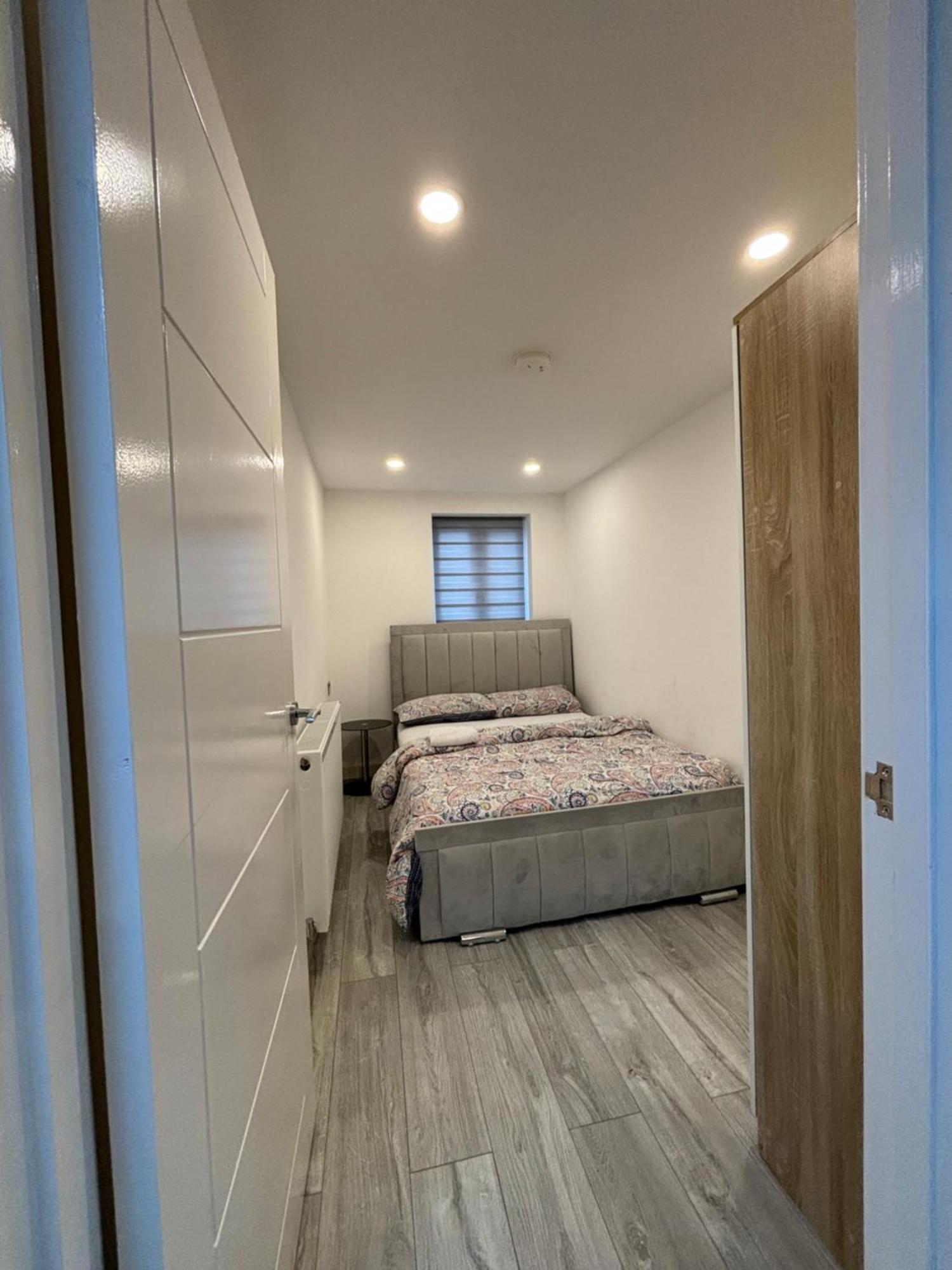 Newly Build 2Br Property With Free Parking High Wycombe Buitenkant foto