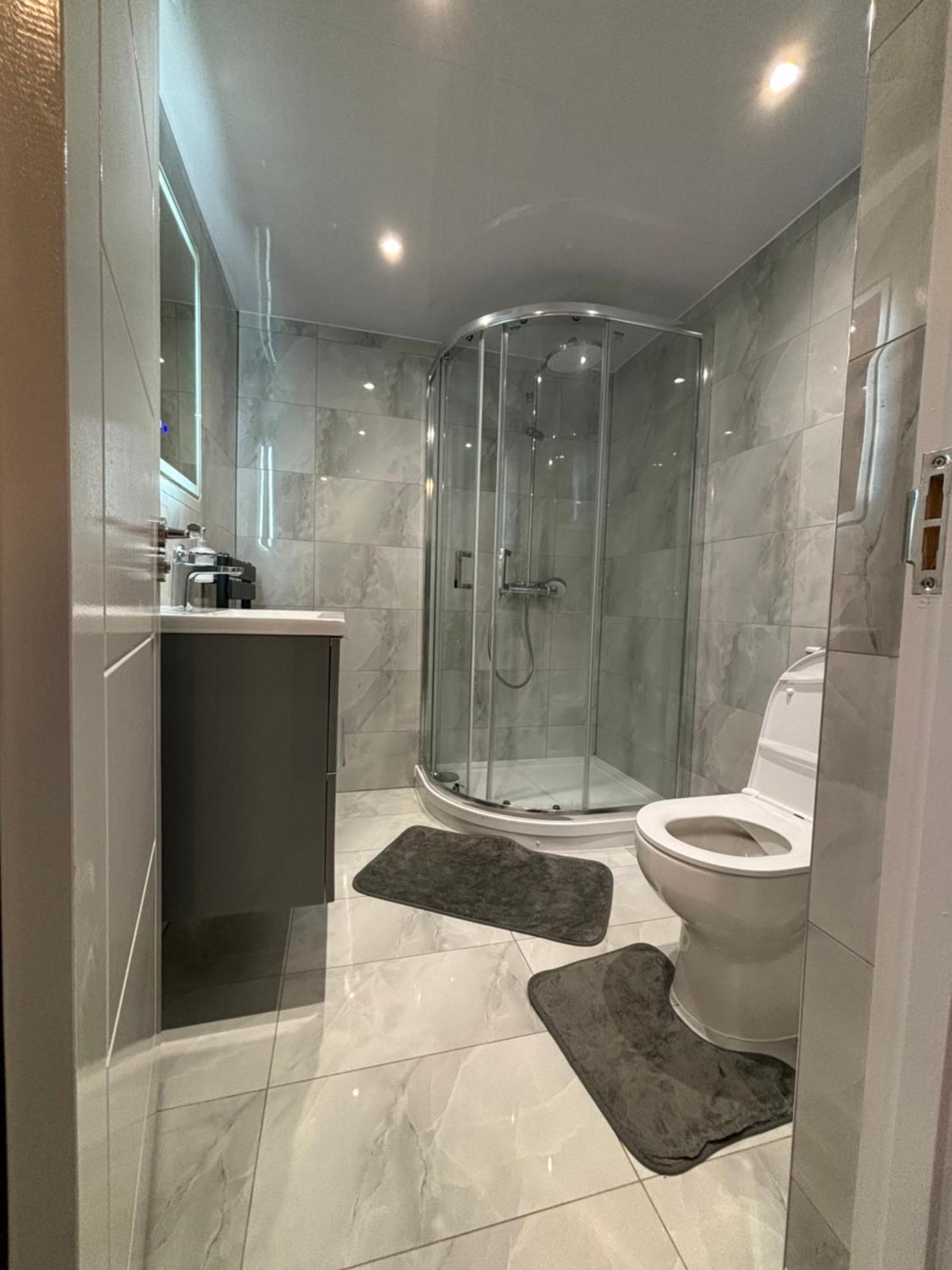 Newly Build 2Br Property With Free Parking High Wycombe Buitenkant foto
