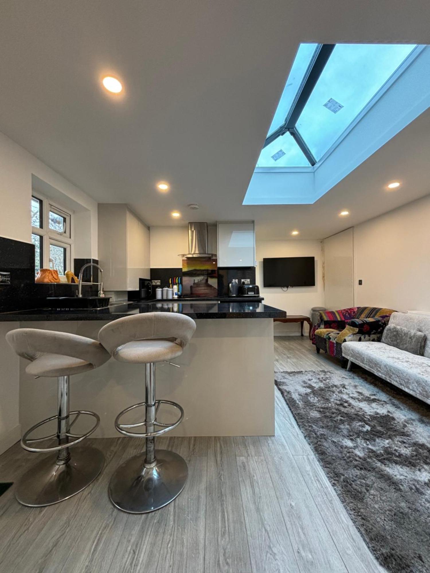 Newly Build 2Br Property With Free Parking High Wycombe Buitenkant foto