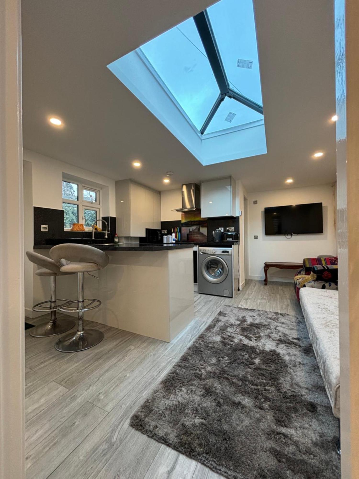 Newly Build 2Br Property With Free Parking High Wycombe Buitenkant foto
