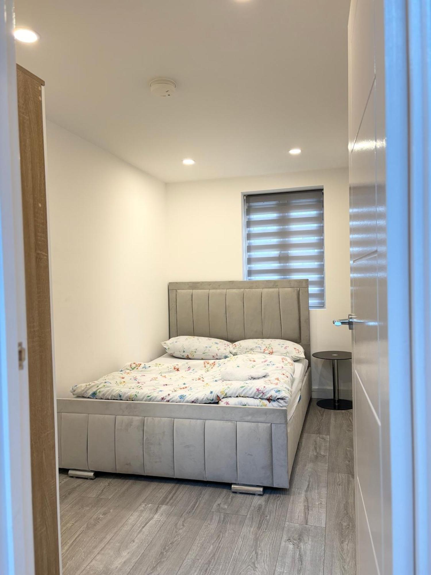 Newly Build 2Br Property With Free Parking High Wycombe Buitenkant foto