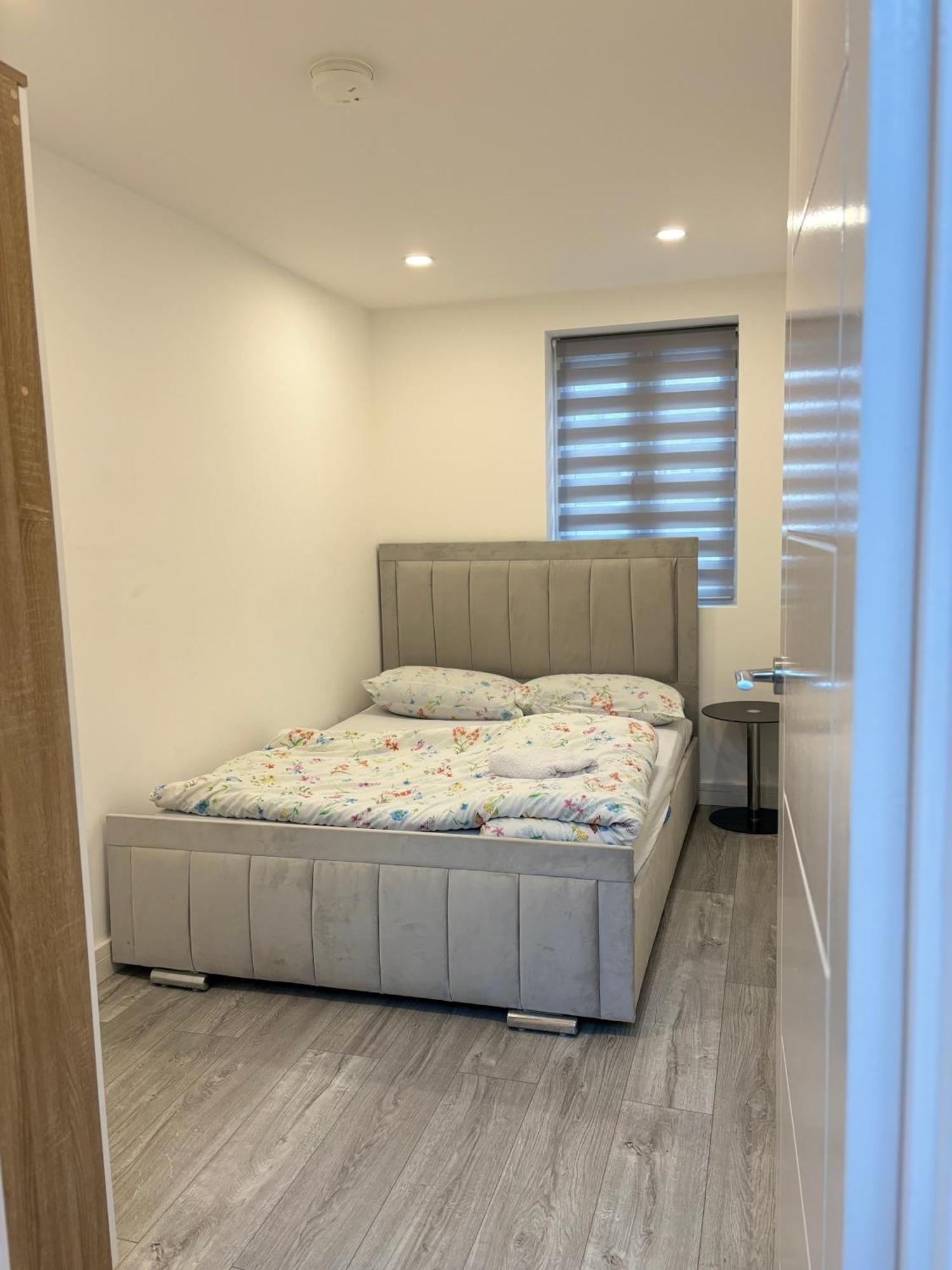 Newly Build 2Br Property With Free Parking High Wycombe Buitenkant foto