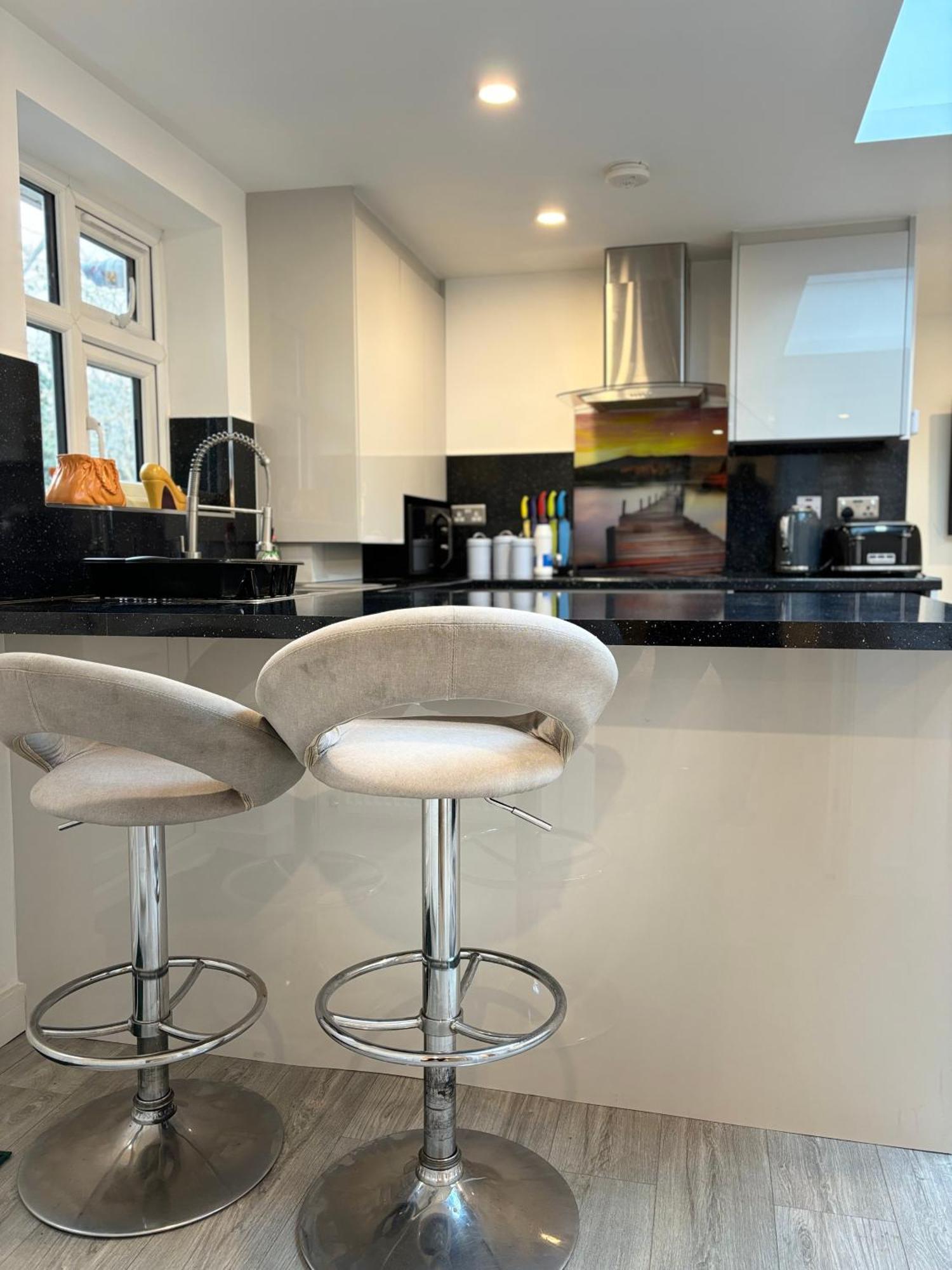Newly Build 2Br Property With Free Parking High Wycombe Buitenkant foto