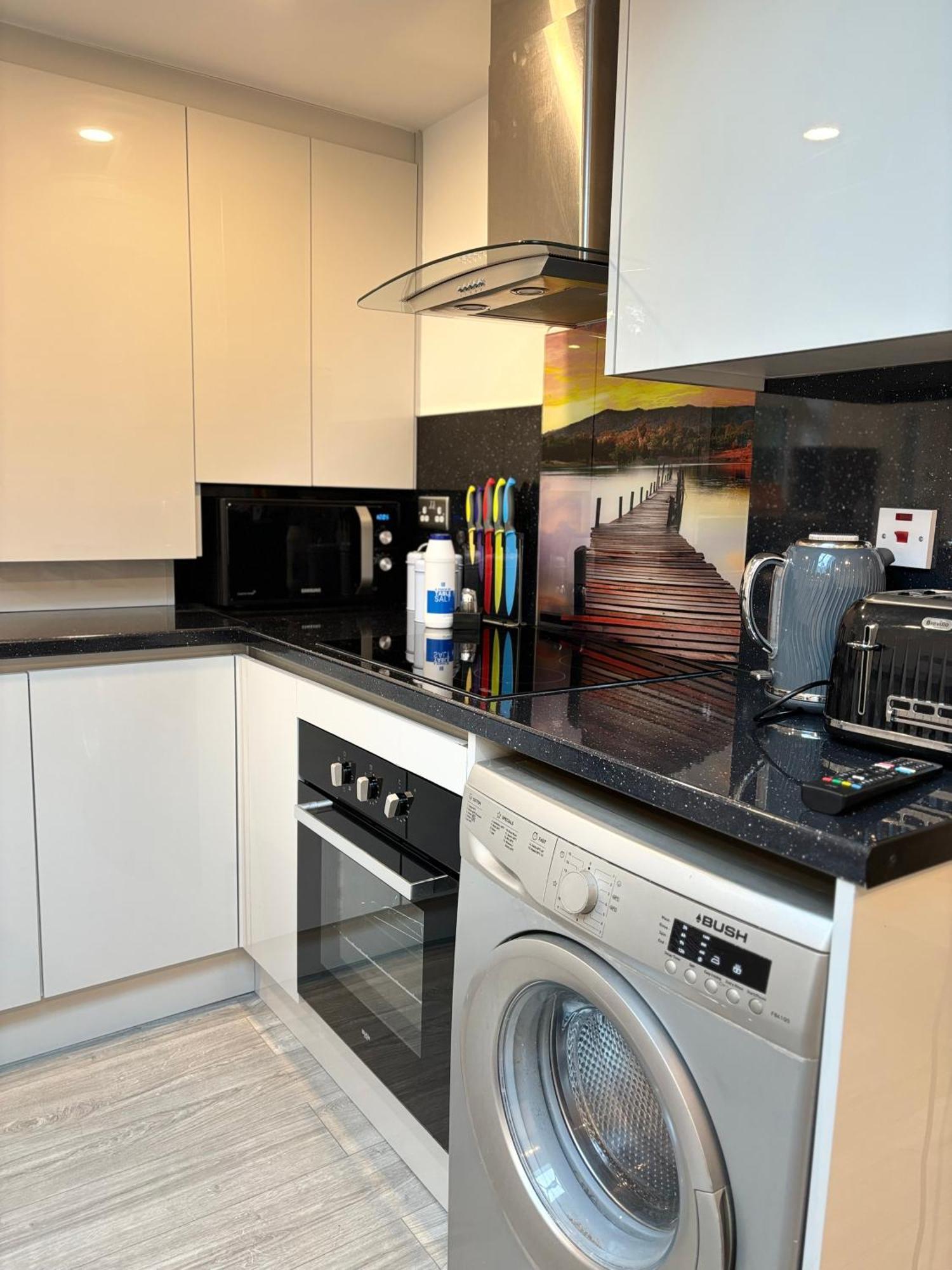 Newly Build 2Br Property With Free Parking High Wycombe Buitenkant foto