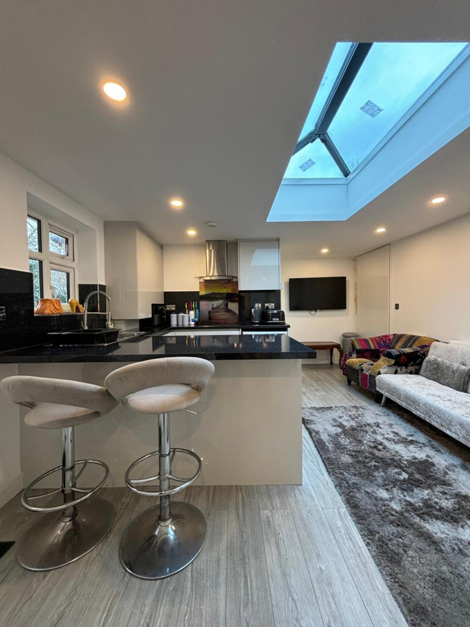 Newly Build 2Br Property With Free Parking High Wycombe Buitenkant foto
