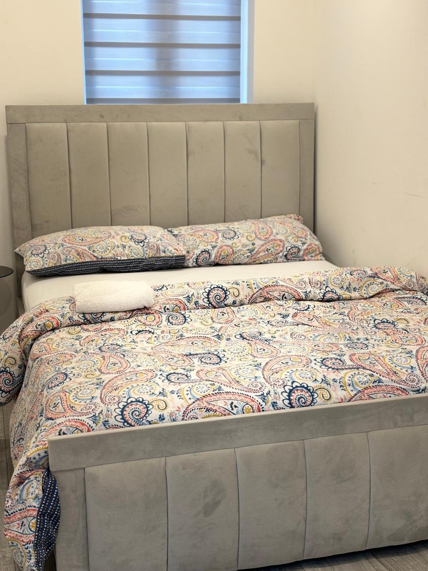Newly Build 2Br Property With Free Parking High Wycombe Buitenkant foto